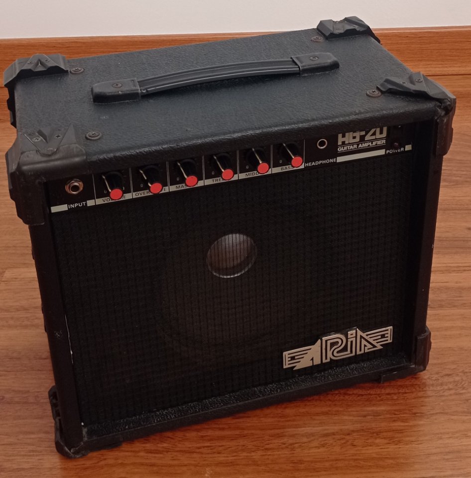 Amplificador de guitarra eléctrica Aria de segunda mano · Foto 1 de 3 · Cuenca · 30 €