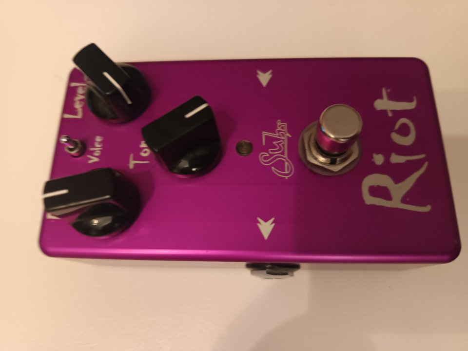 Vendo SUHR RIOT pedal boutique de Distorsión de segunda mano · Foto 1 de 7 · Madrid · 200 €