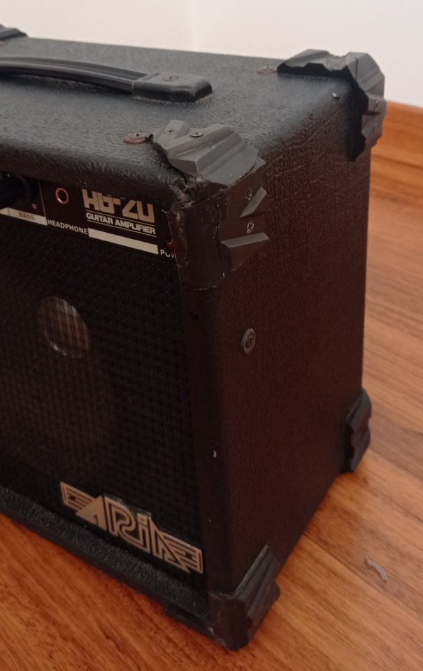 Amplificador de guitarra eléctrica Aria de segunda mano · Foto 2 de 3 · Cuenca · 30 €