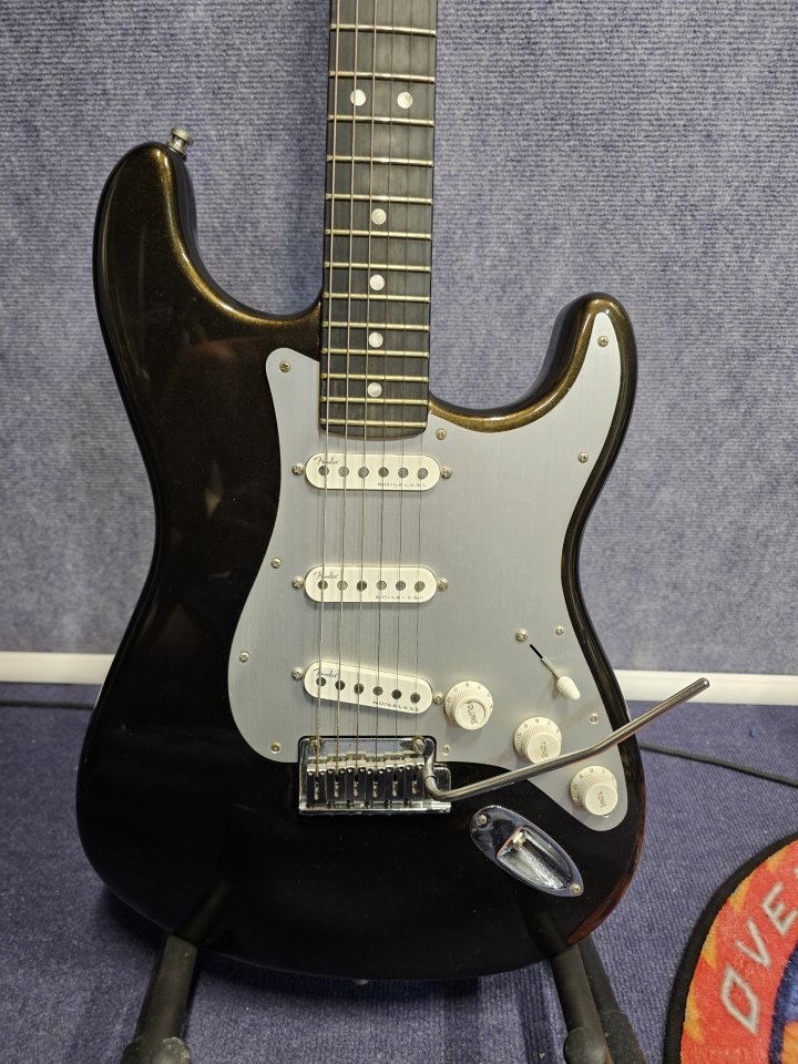 Fender Stratocaster Ultra II de segunda mano · Foto 1 de 7 · Cádiz · 1699 €
