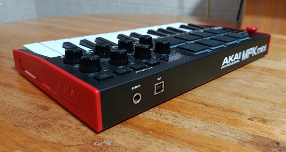 Akai MPK Mini MIDI Controller en perfecto estado de segunda mano · Foto 3 de 8 · Cantabria · 65 €