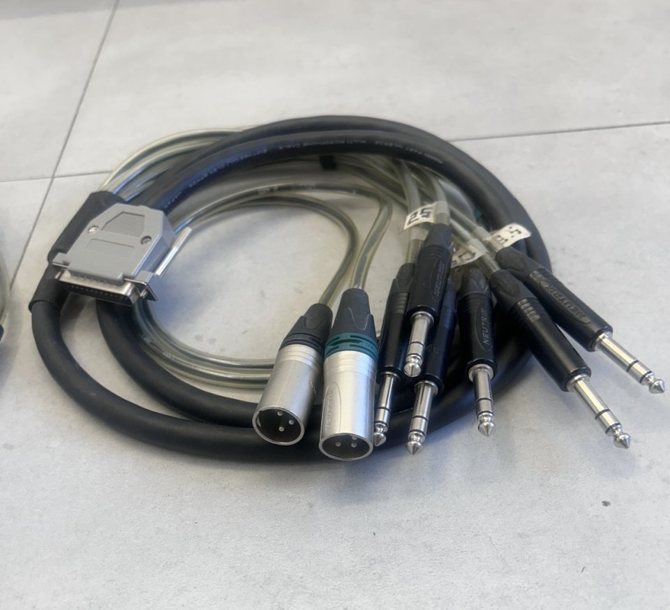 Cableado de estudio Mogami con conectores Neutrik de segunda mano · Foto 4 de 6 · Zamora · 1 €