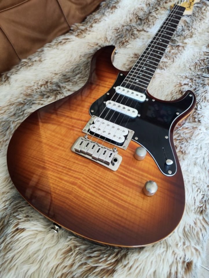 Yamaha Pacífica 812v VegaTrem Urge