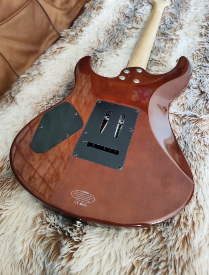 Yamaha Pacífica 812v VegaTrem Urge