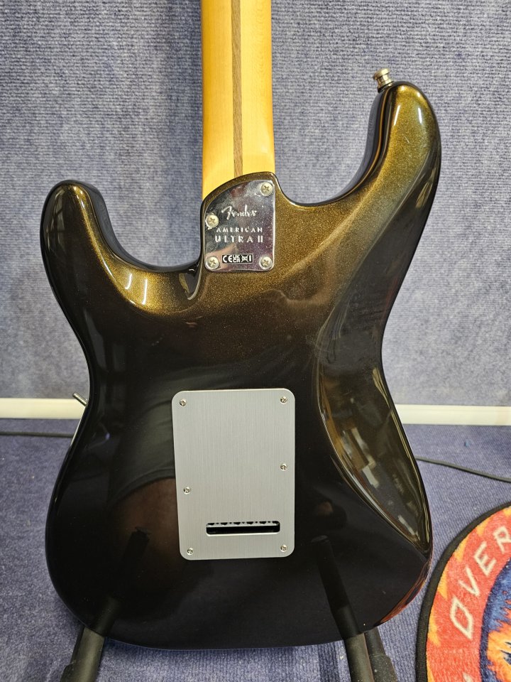 Fender Stratocaster Ultra II de segunda mano · Foto 3 de 7 · Cádiz · 1699 €