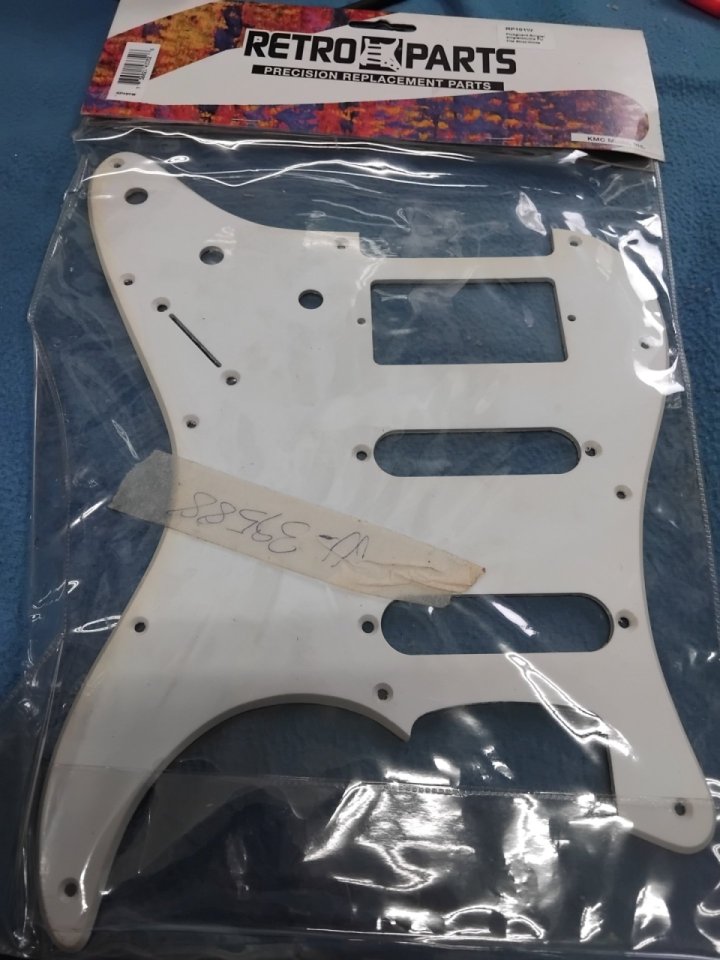 Golpeador stratocaster HSS de segunda mano · Huesca