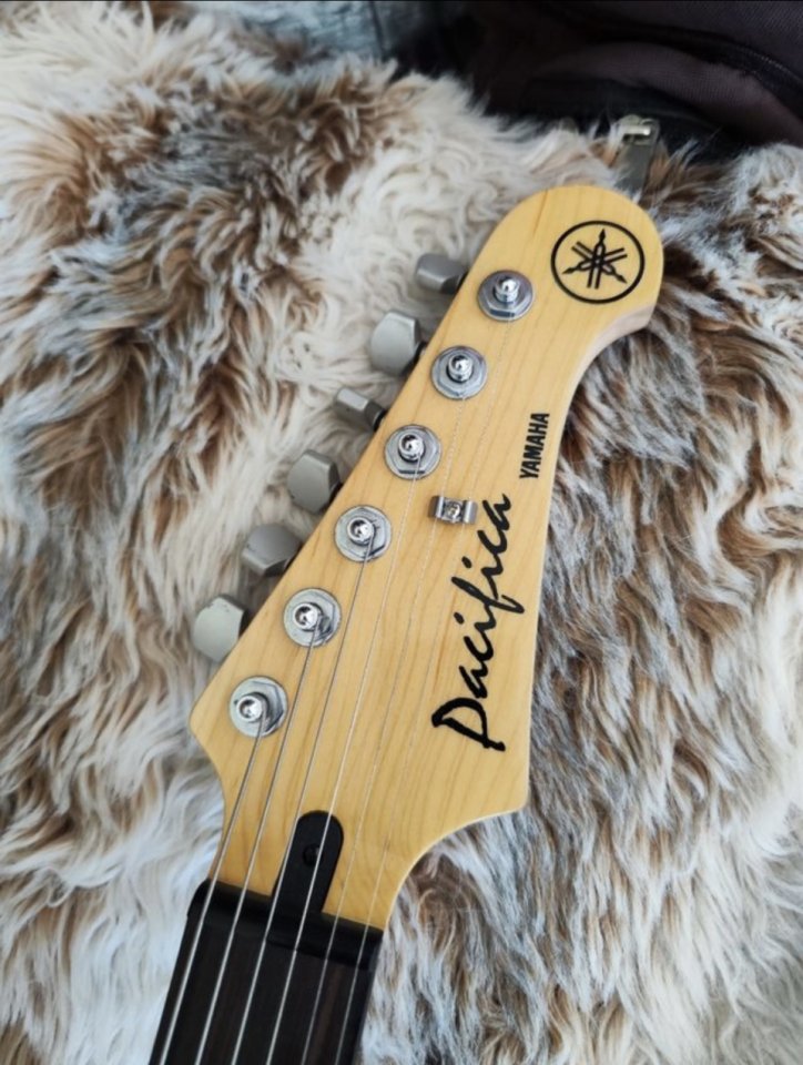 Yamaha Pacífica 812v VegaTrem Urge