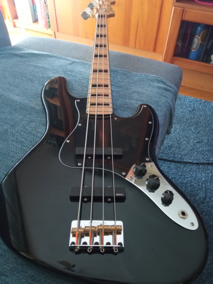 Bajo J&D Vintage 1975 + EMG set