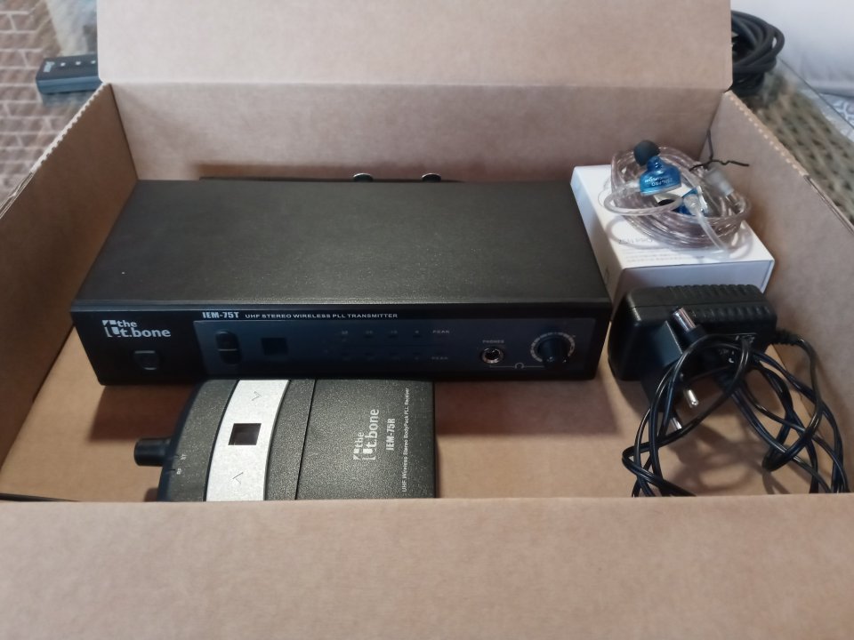 Sistema In-Ear UHF the t. bone IEM 75