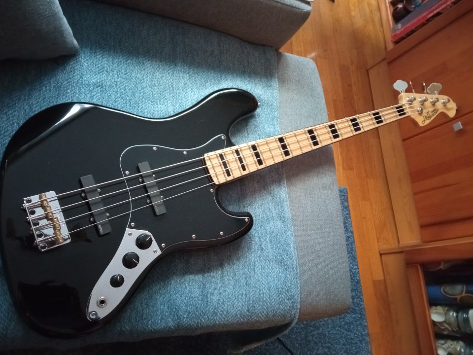 Bajo J&D Vintage 1975 + EMG set