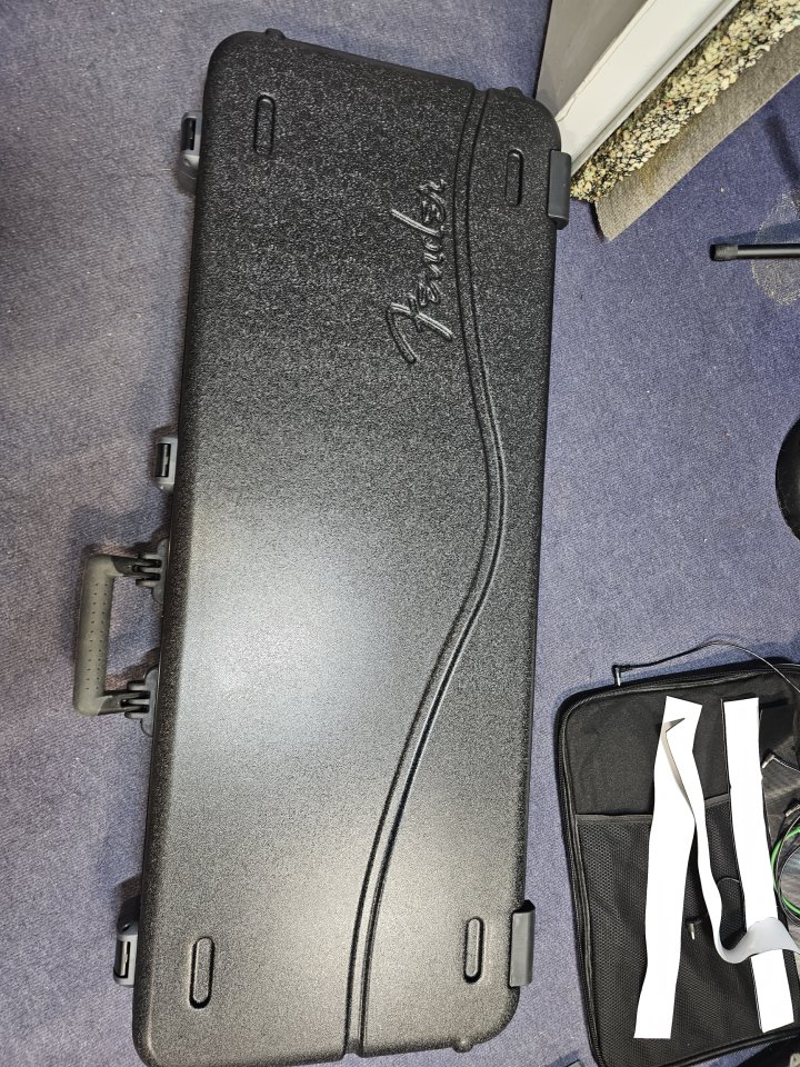Fender Stratocaster Ultra II de segunda mano · Foto 6 de 7 · Cádiz · 1699 €