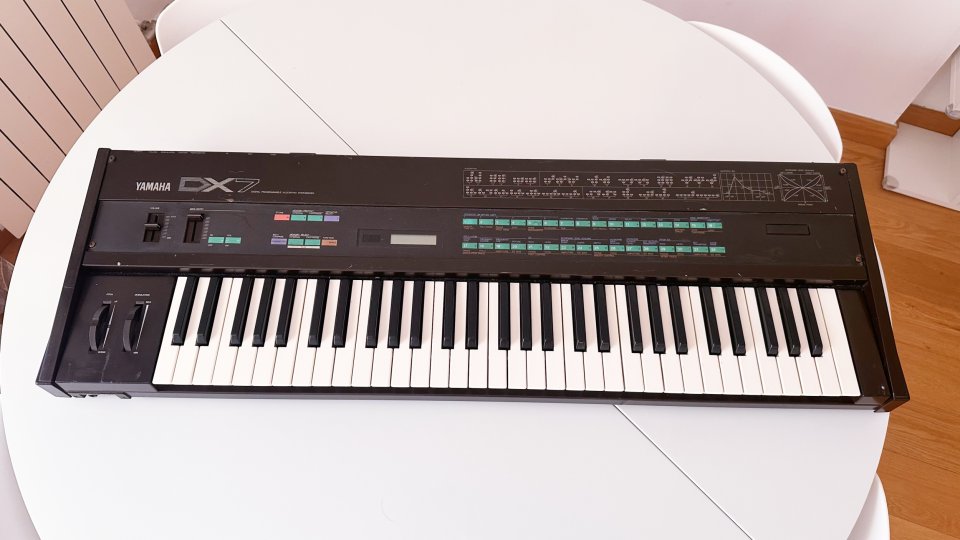 Yamaha DX7 original | Recién revisado + cartucho de segunda mano · Foto 1 de 10 · Cáceres · 699 €