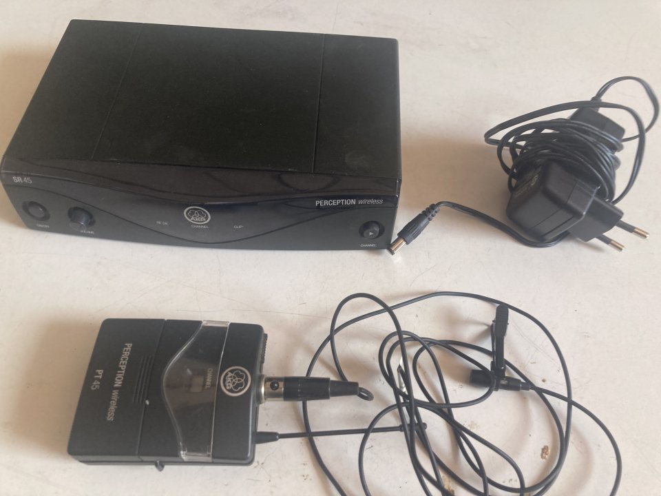 Sistema inalambrico AKG de segunda mano · Almería · 140 €