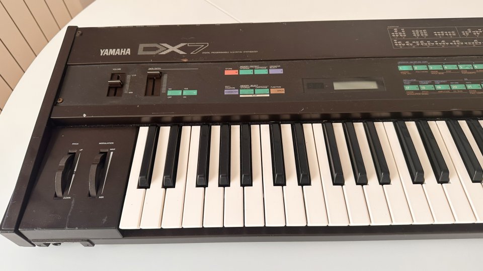 Yamaha DX7 original | Recién revisado + cartucho de segunda mano · Foto 2 de 10 · Cáceres · 699 €