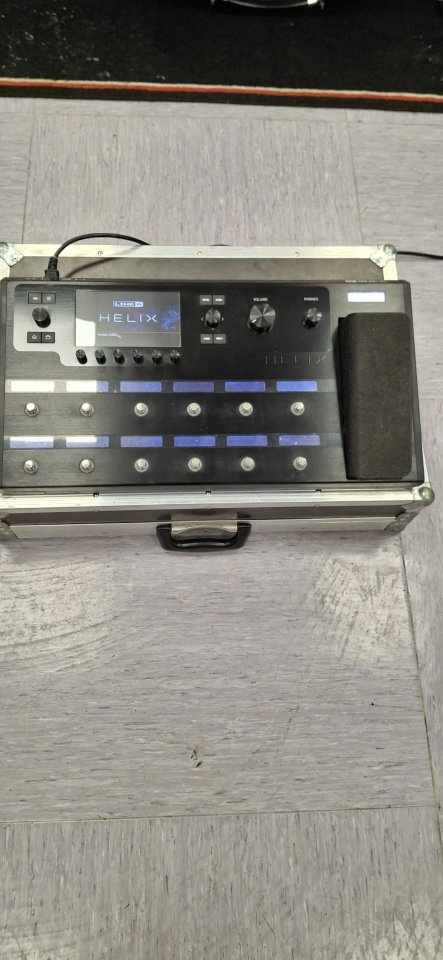 Line 6 Helix con flight case de segunda mano · Foto 1 de 6 · Gipuzkoa · 750 €