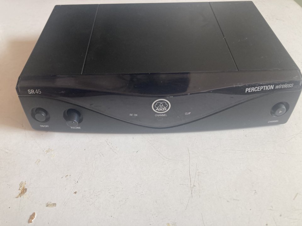Receptor AKG SR45 de segunda mano · Foto 1 de 2 · Almería · 85 €