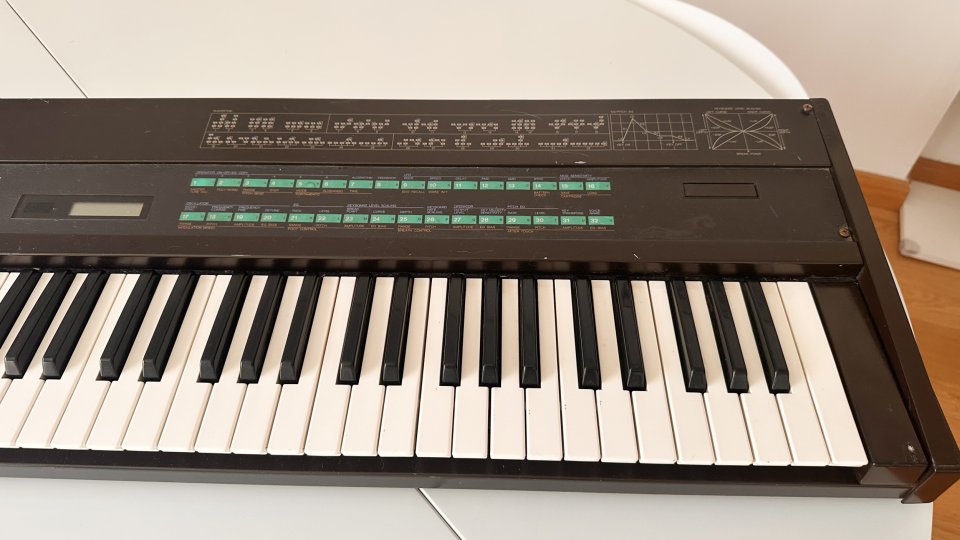 Yamaha DX7 original | Recién revisado + cartucho de segunda mano · Foto 3 de 10 · Cáceres · 699 €