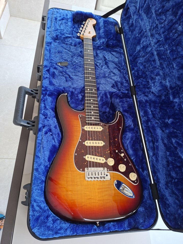 Fender Stratocaster Amercican Professional II 70th Anniversary Rw Comet Burst.