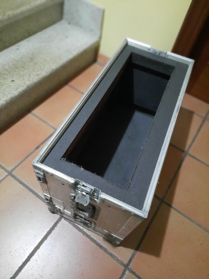 Flight Case Cabezal 100W de segunda mano · Foto 2 de 4 · Pontevedra · 200 €