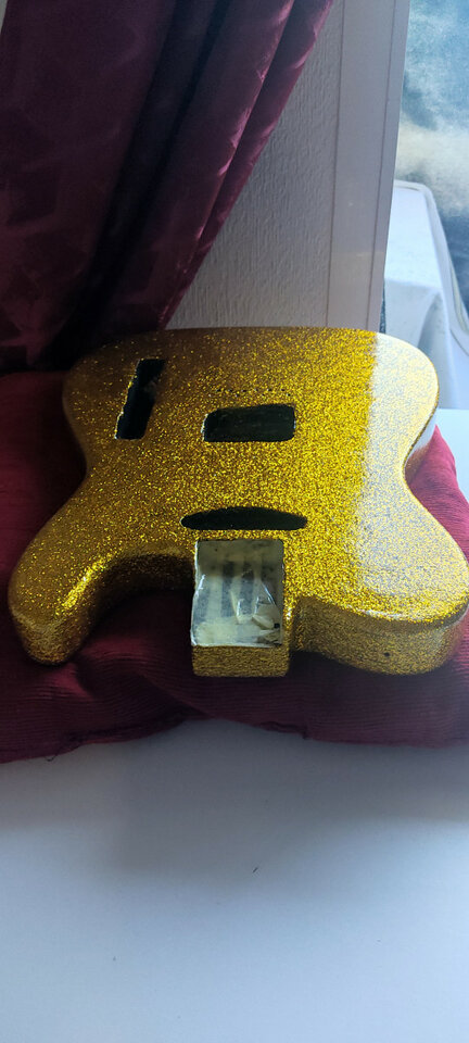 Pinta tu Guitarra Eléctrica!