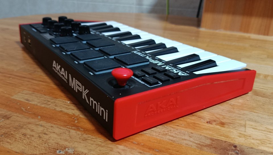 Akai MPK Mini MIDI Controller en perfecto estado de segunda mano · Foto 4 de 8 · Cantabria · 65 €