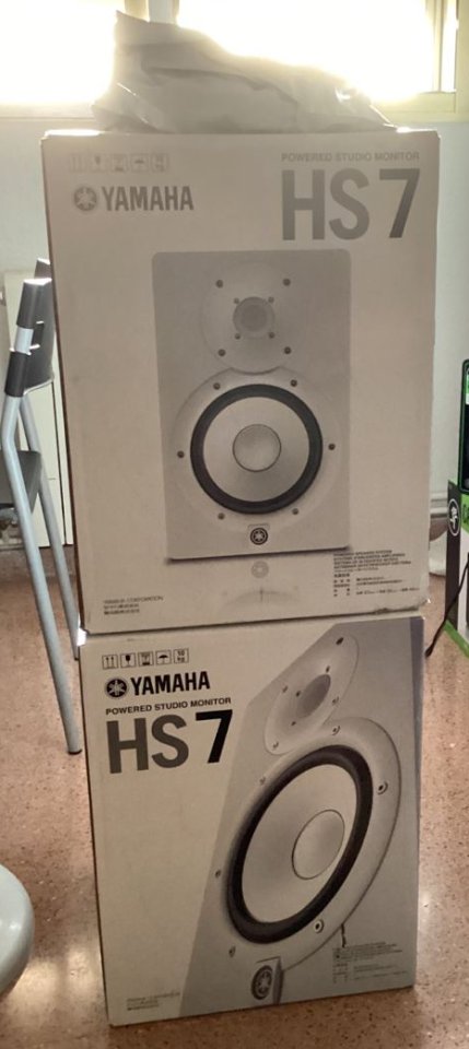 Pareja de monitores de estudio YAMAHA HS7 BLANCOS de segunda mano · Foto 3 de 3 · Murcia · 360 €