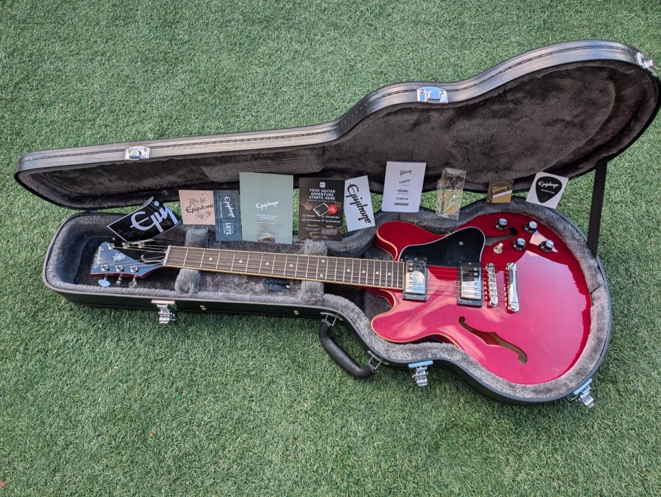 Epiphone ES-339 Cherry Inspired by Gibson de segunda mano · Foto 1 de 9 · A Coruña · 450 €