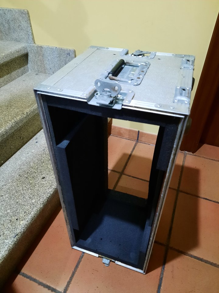 Flight Case Cabezal 100W de segunda mano · Foto 3 de 4 · Pontevedra · 200 €