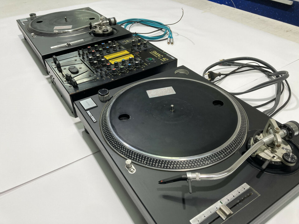 2 Technics Sl-1200 mk2 + Ecler Smac 42