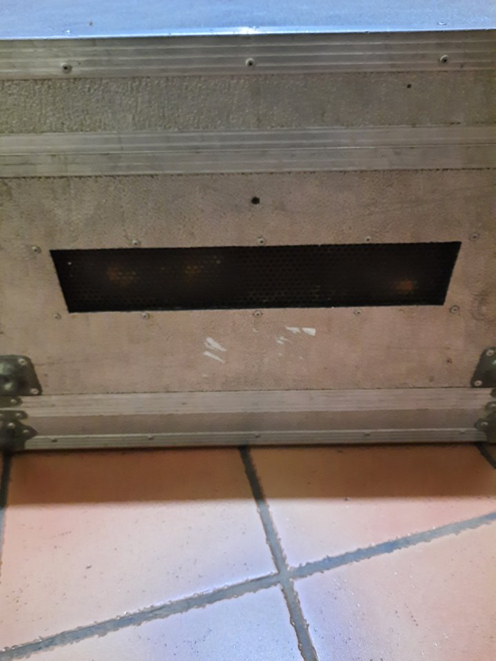 Flight Case Cabezal 100W de segunda mano · Foto 4 de 4 · Pontevedra · 200 €