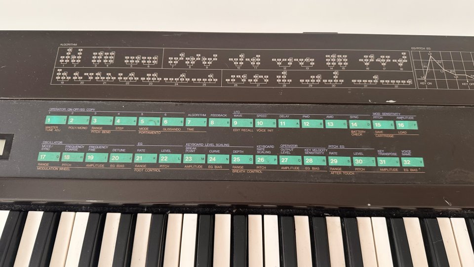 Yamaha DX7 original | Recién revisado + cartucho de segunda mano · Foto 8 de 10 · Cáceres · 699 €