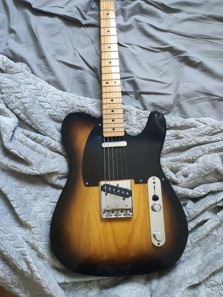 Fender Baja Telecaster Sunburst (reservada)