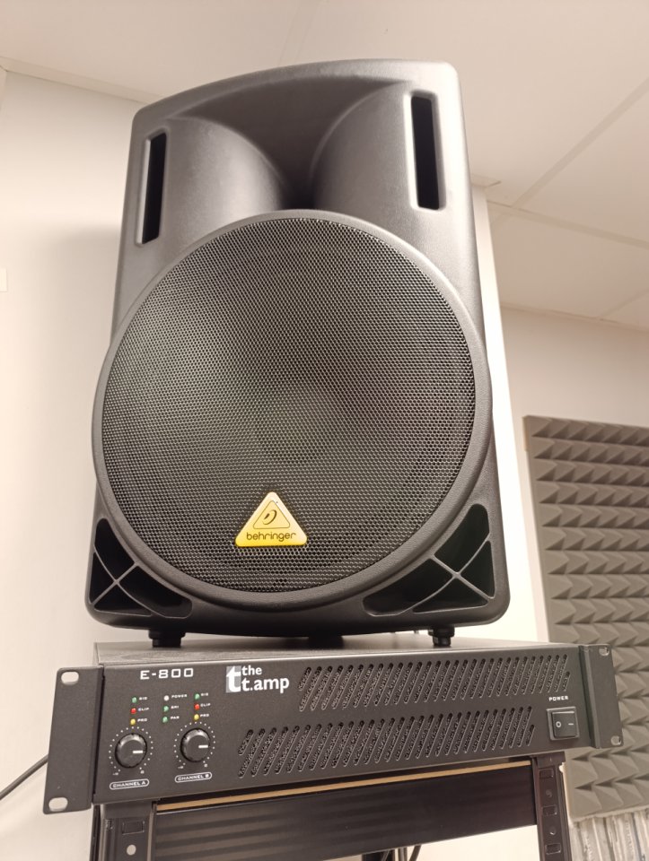 Altavoces Behringer