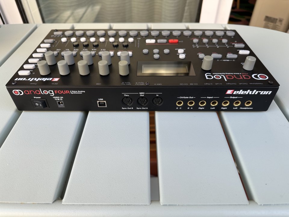 Elektron Analog Four MK1 de segunda mano · Foto 3 de 6 · Barcelona · 600 €