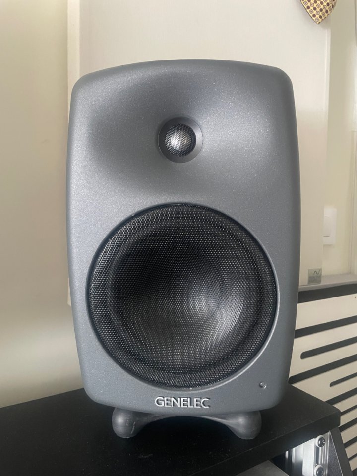 Pareja de Genelec 8040b + Sub 7050c de segunda mano · Foto 1 de 9 · Madrid · 2000 €