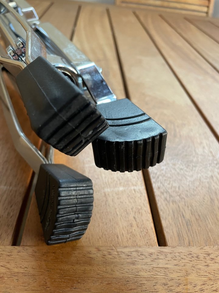 Pie plato recto batería