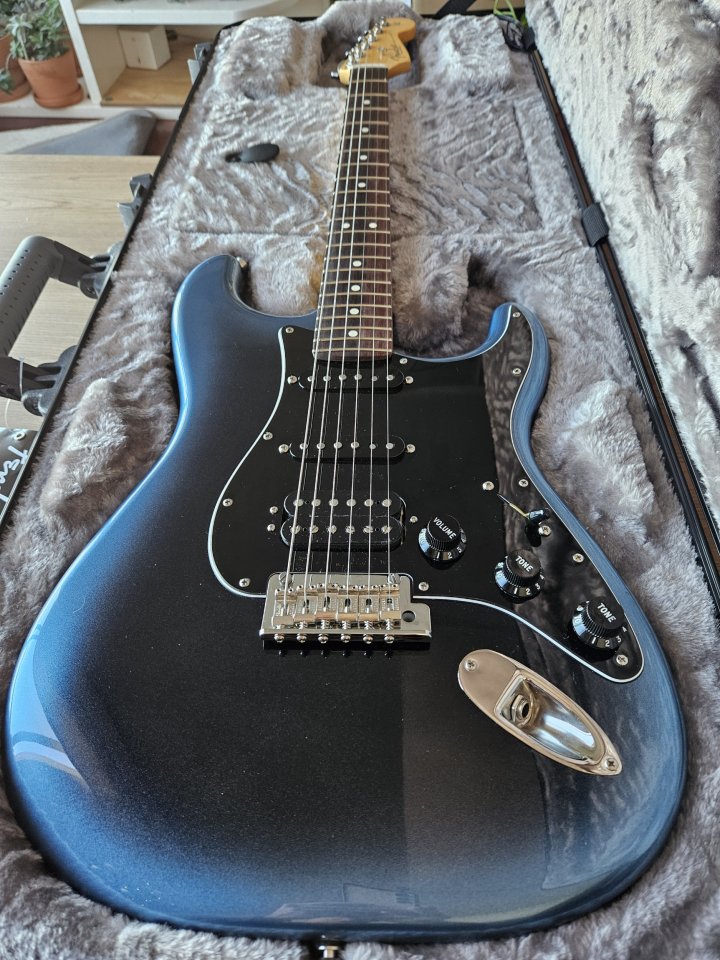 Fender Stratocaster Am Pro II HSS (CAMBIOS dentro)