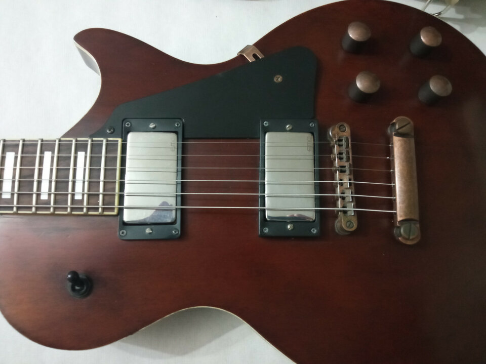 Les Paul AXL Badwater con EMG