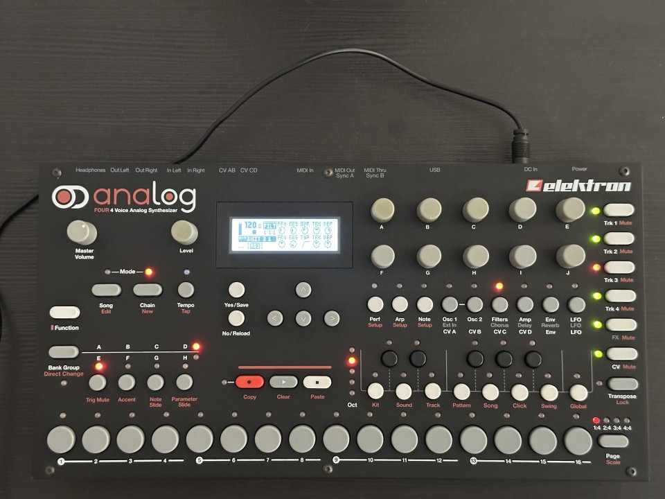 Elektron Analog Four MK1 de segunda mano · Foto 5 de 6 · Barcelona · 600 €