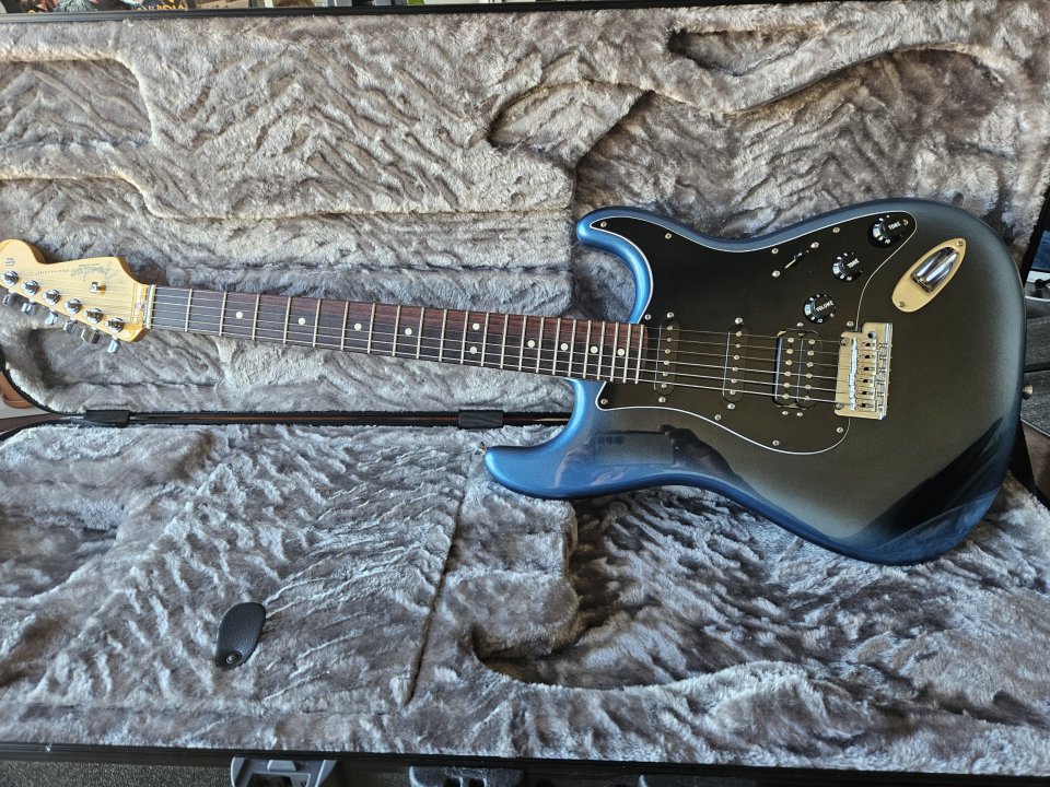 Fender Stratocaster Am Pro II HSS (CAMBIOS dentro)