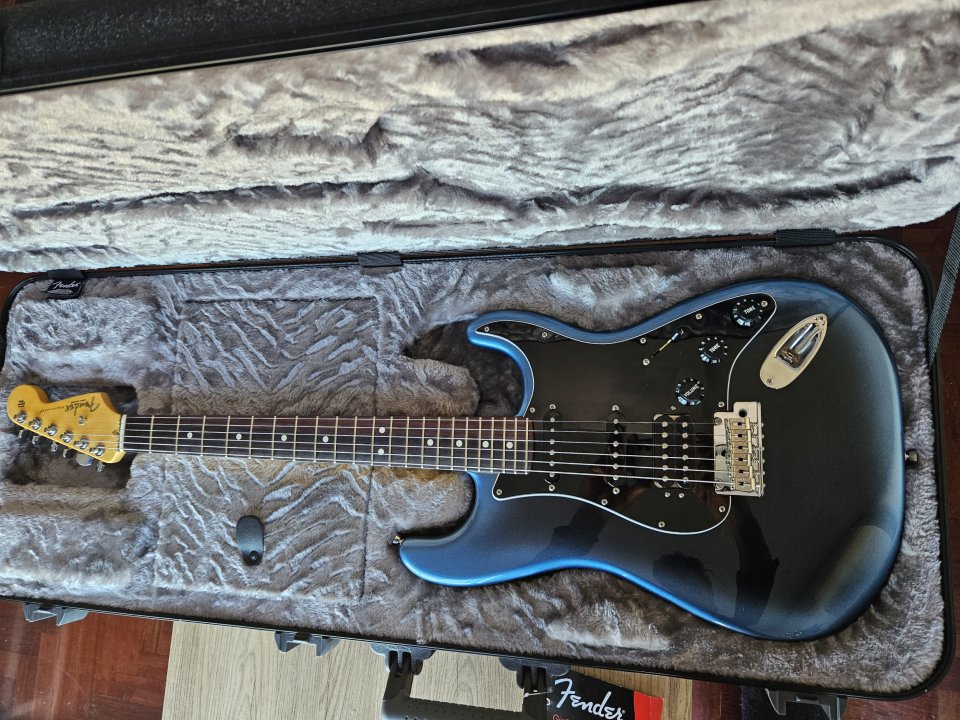 Fender Stratocaster Am Pro II HSS (CAMBIOS dentro)