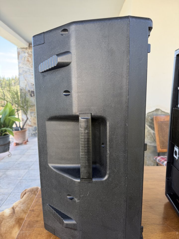Altavoz activo de 1500W , 350 W (RMS)con un diseño moderno y robusto. de segunda mano · Foto 9 de 10 · Cádiz · 500 €