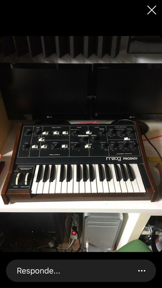 Moog Prodigy por Moog Subsequent 37 o 25