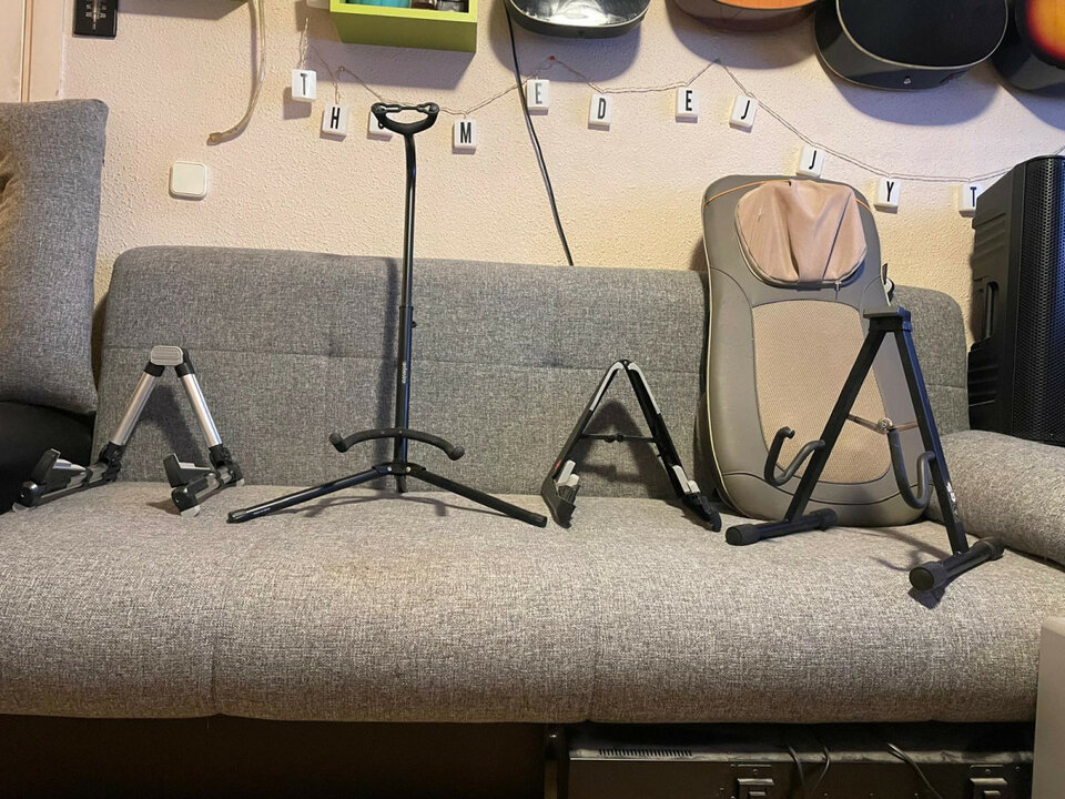 Atriles y soportes de guitarra, bajo, instrumentos