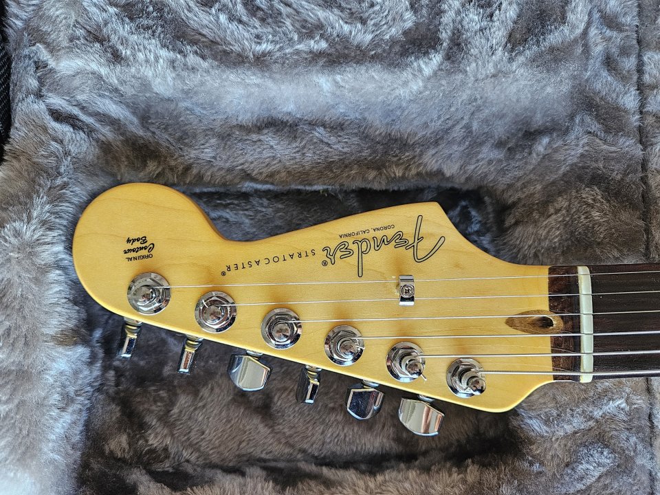 Fender Stratocaster Am Pro II HSS (CAMBIOS dentro)