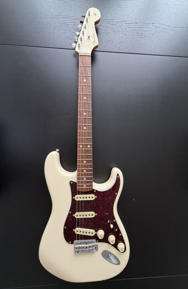 Fender Limited Edition Vintera ‘60s Stratocaster 2022 Olympic White