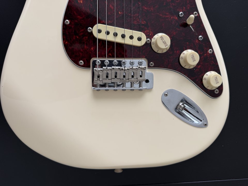 Fender Limited Edition Vintera ‘60s Stratocaster 2022 Olympic White