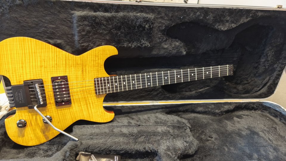 Guitarra headless de luthier.Pastilla SD Holdsworth de segunda mano · Foto 1 de 8 · Barcelona · 1200 €