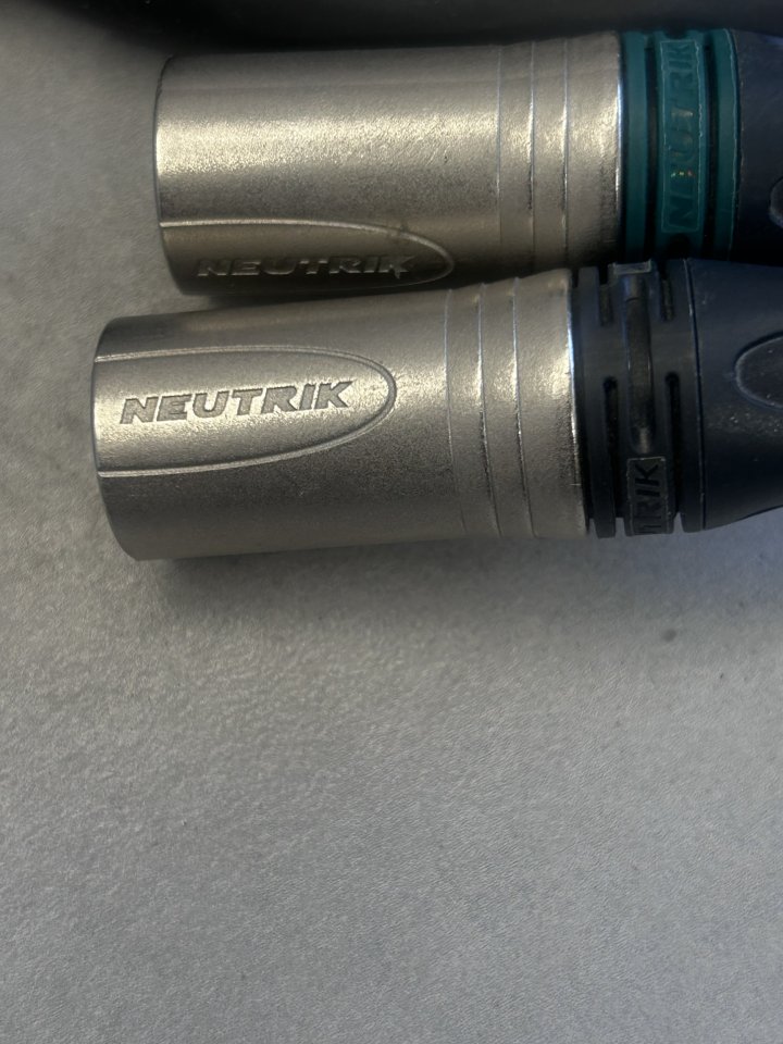 Cableado de estudio Mogami con conectores Neutrik de segunda mano · Foto 6 de 6 · Zamora · 1 €