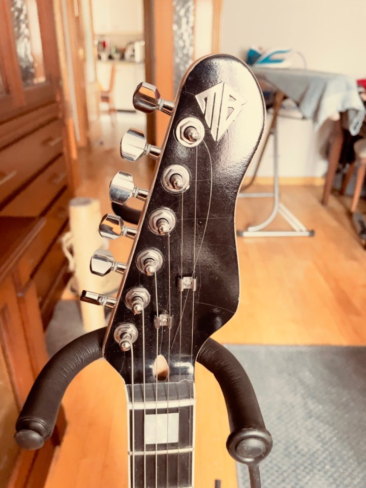 Guitarra estilo jazzmaster de segunda mano · Foto 2 de 9 · Madrid · 120 €